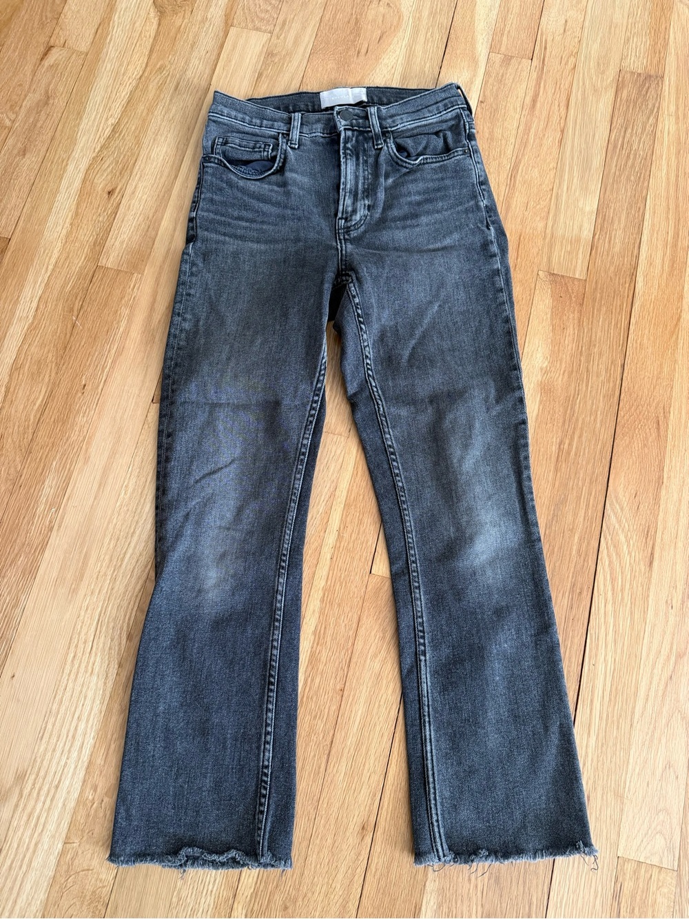 Everlane 90s Cheeky Jeans with Raw Hem - Picture 3 of 8